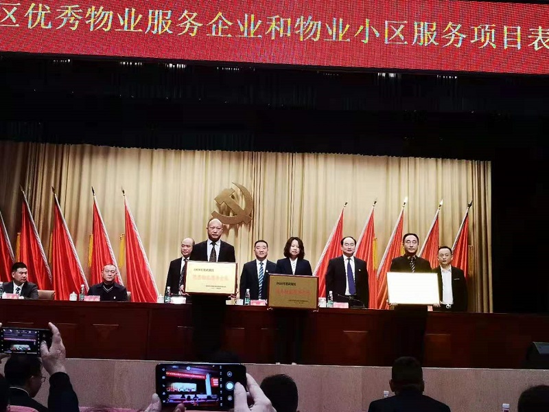 常德市康都物業(yè)服務有限公司,常德保安服務公司,保潔服務,墻外高空清洗服務